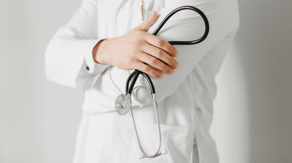 Qual carreira médica seguir: generalista ou especialista? Entenda as diferenças.